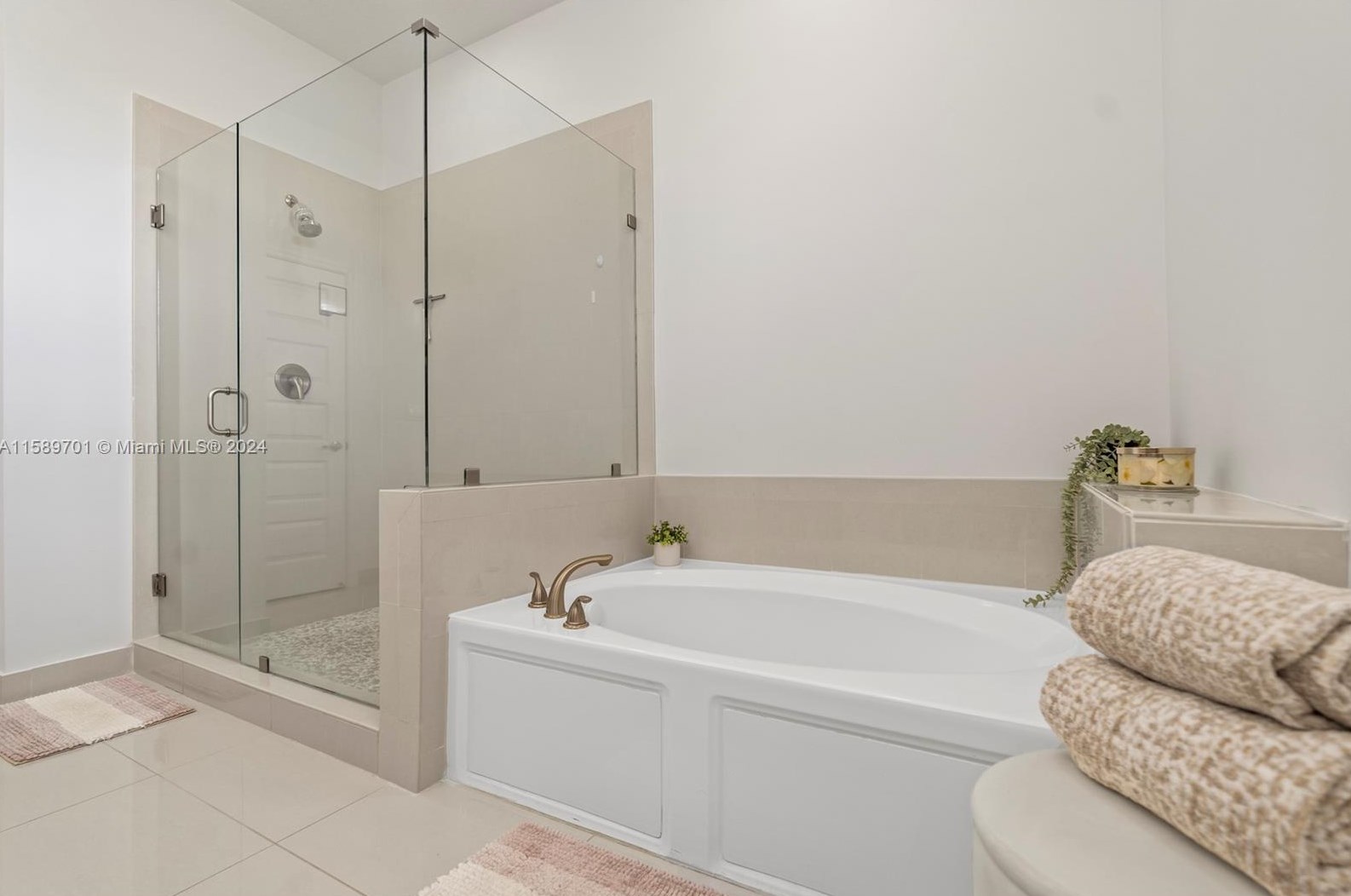 696 191st St, Miami FL  33179-3922 exterior