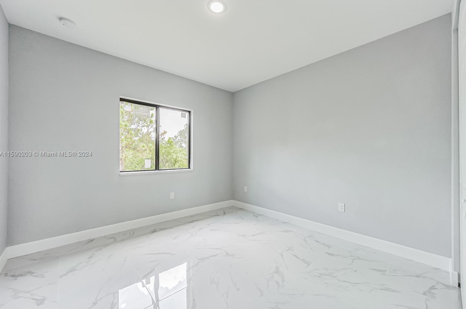 400 13 St, Lehigh Acres FL 33972-8758 exterior