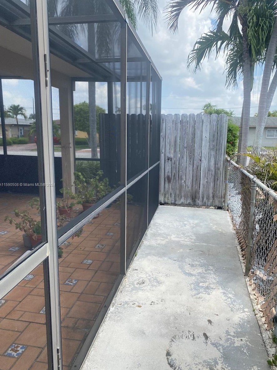 10520 27th St, Miami FL  33165-2710 exterior