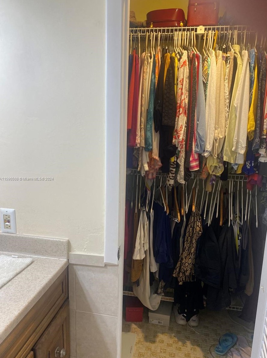 10520 27th St, Miami FL  33165-2710 exterior