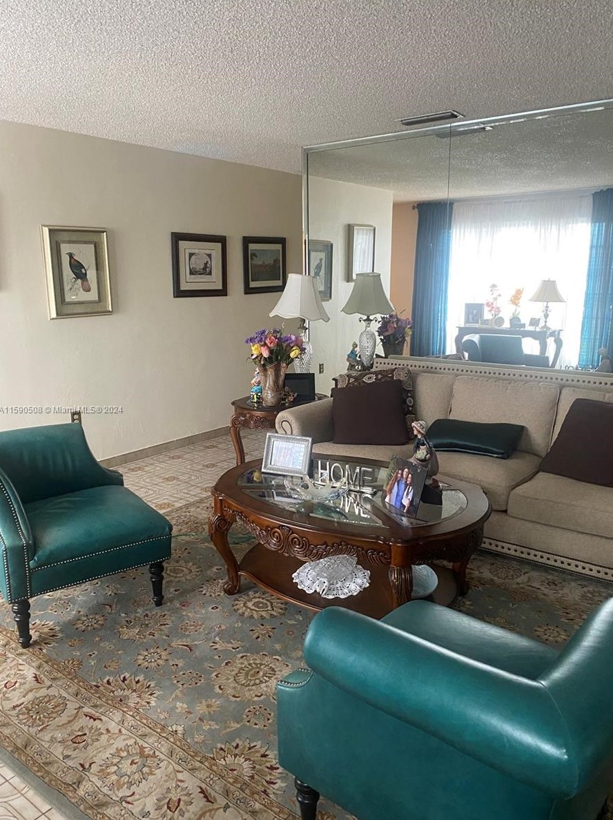 10520 27th St, Miami FL  33165-2710 exterior