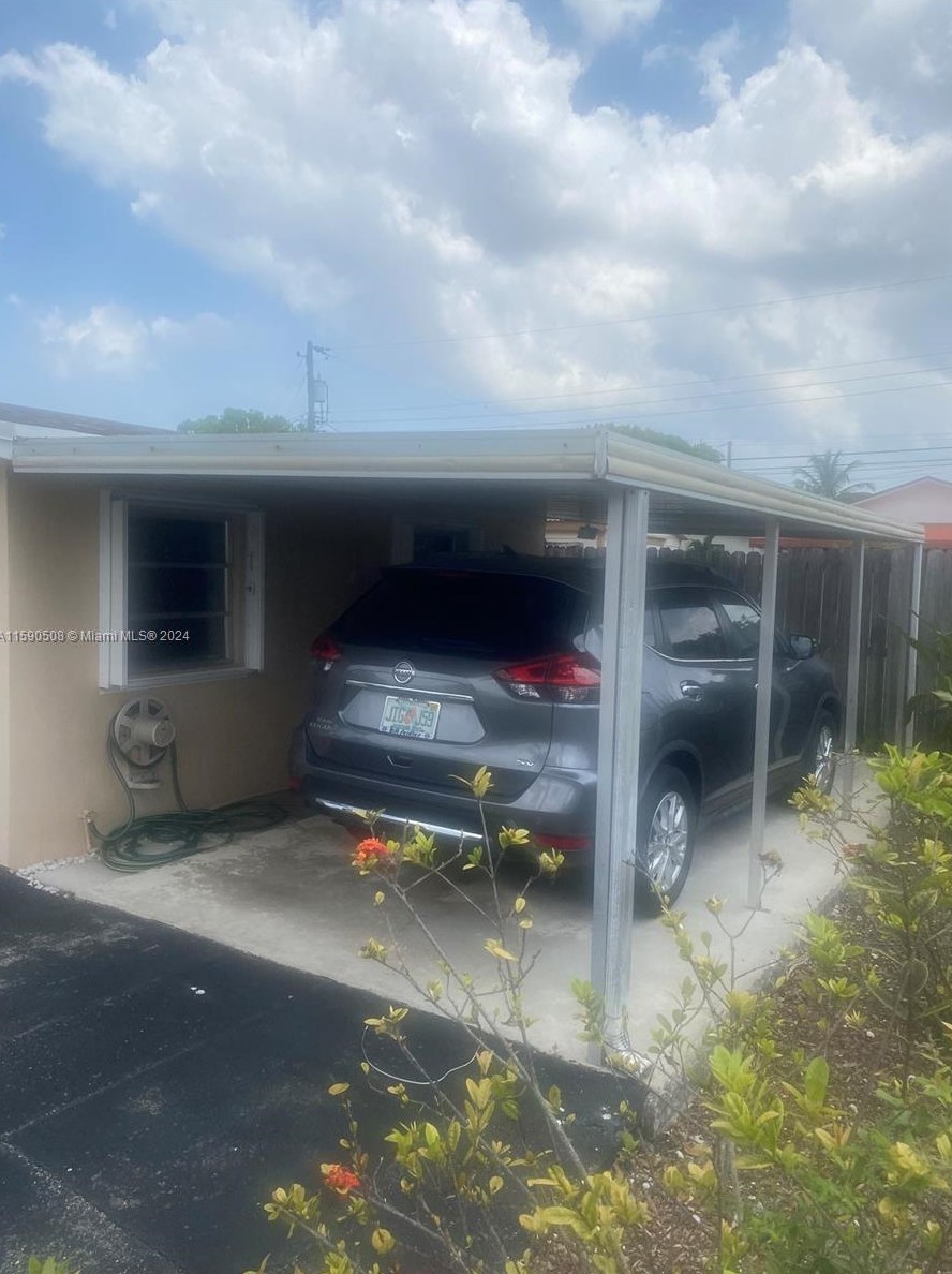 10520 27th St, Miami FL  33165-2710 exterior