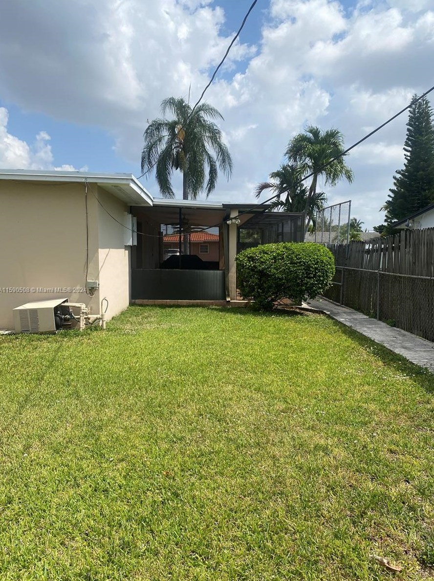 10520 27th St, Miami FL  33165-2710 exterior