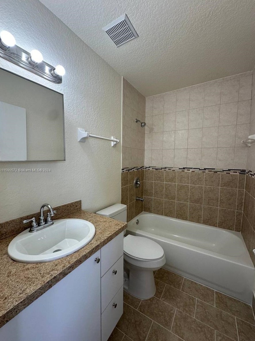 2778 131st St, Miami FL 33054-5005 exterior