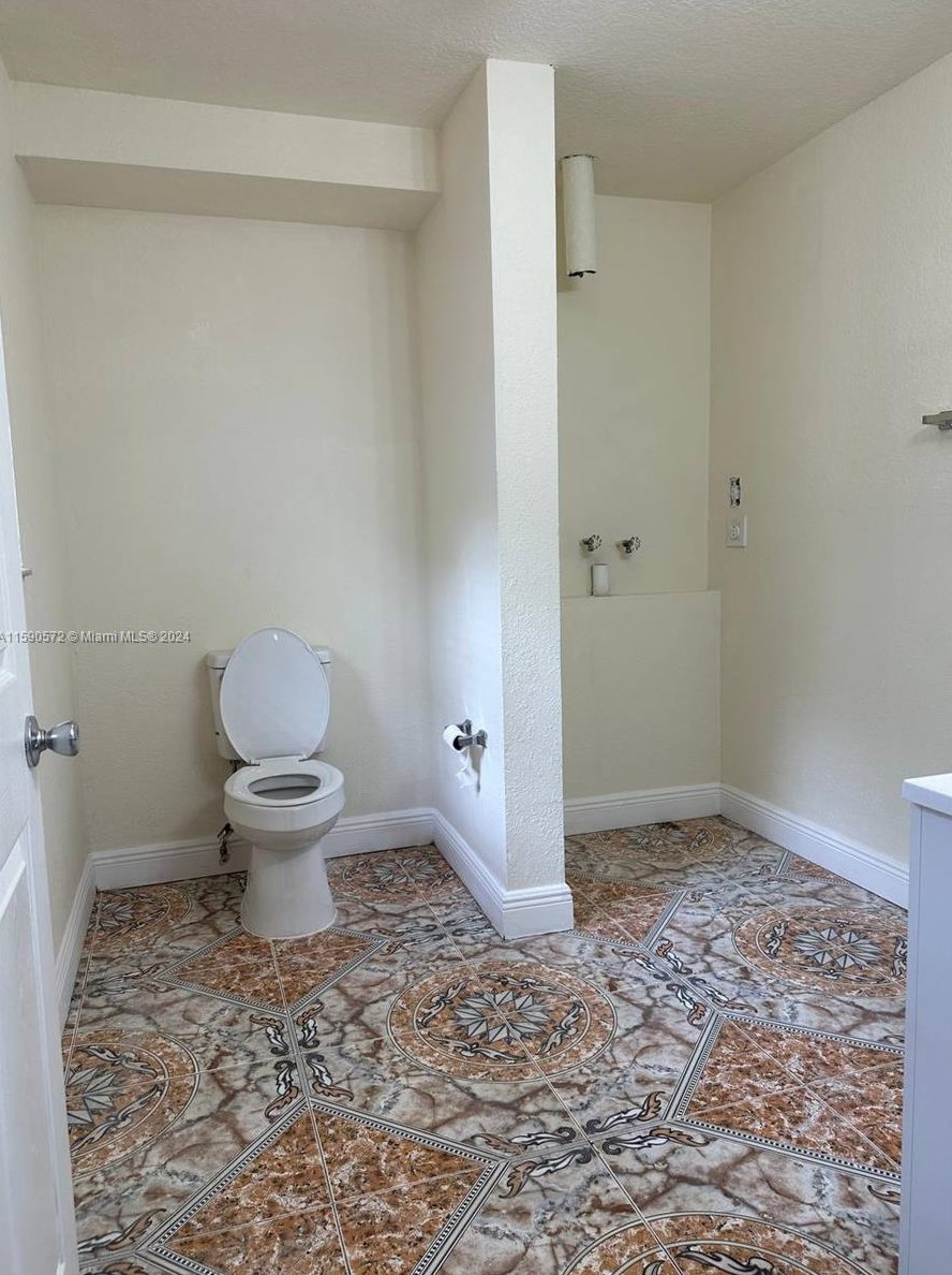 2778 131st St, Miami FL 33054-5005 exterior