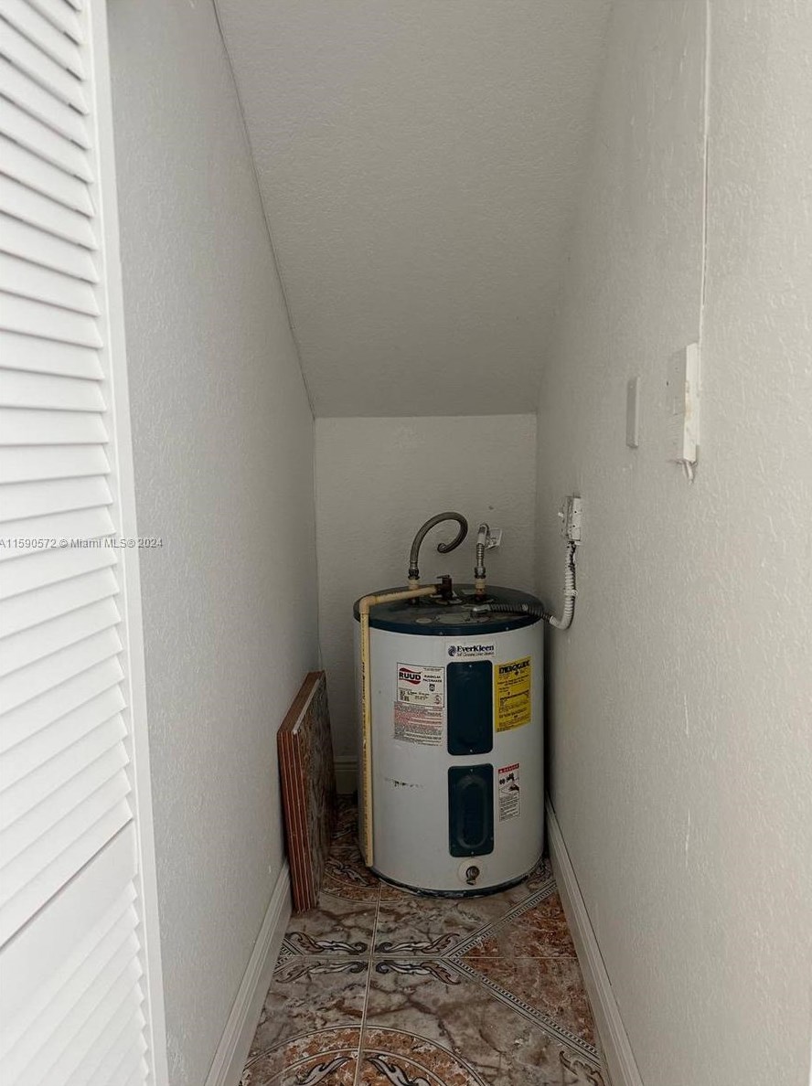 2778 131st St, Miami FL 33054-5005 exterior