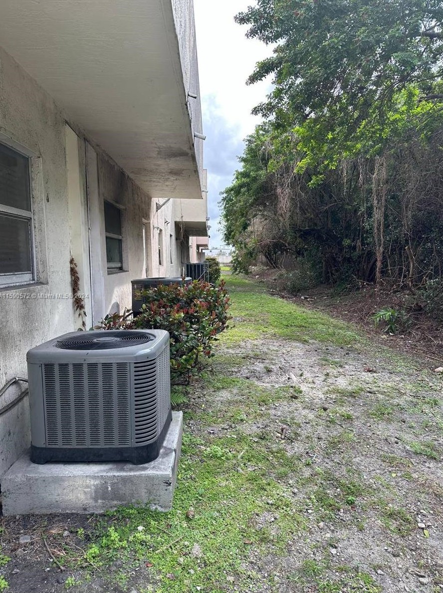 2778 131st St, Miami FL 33054-5005 exterior