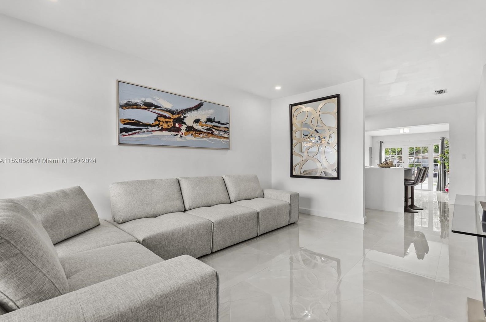 525 43rd Pl, Hialeah FL  33012-3851 exterior