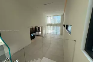 135 SW 29th Rd, Miami, FL 33129 - Photo 9