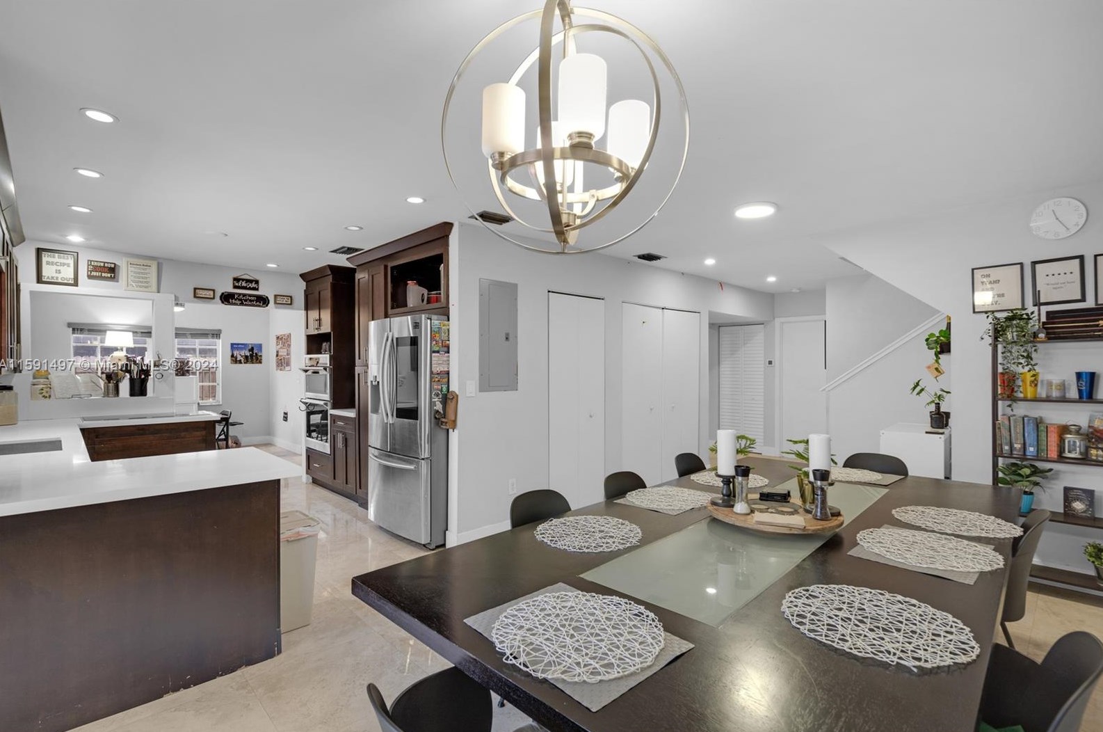 20020 Oakmont Cir, Hialeah FL  33015-2045 exterior