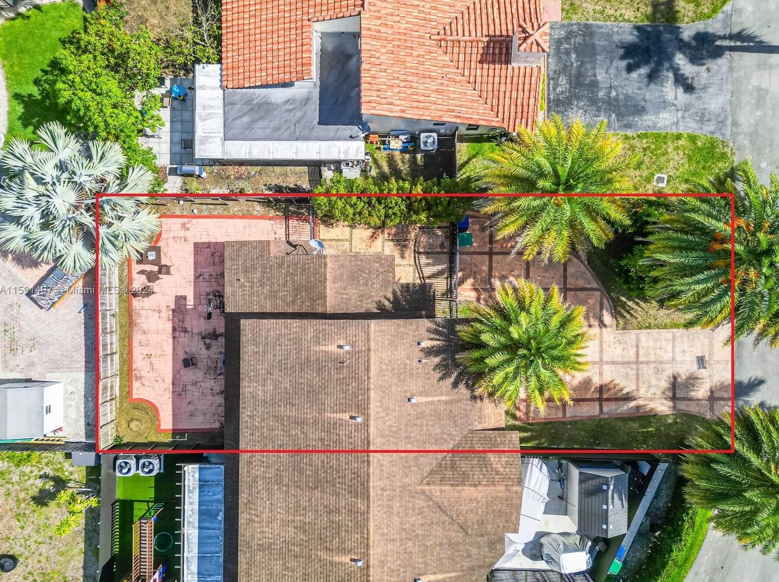 20020 Oakmont Cir, Hialeah FL  33015-2045 exterior