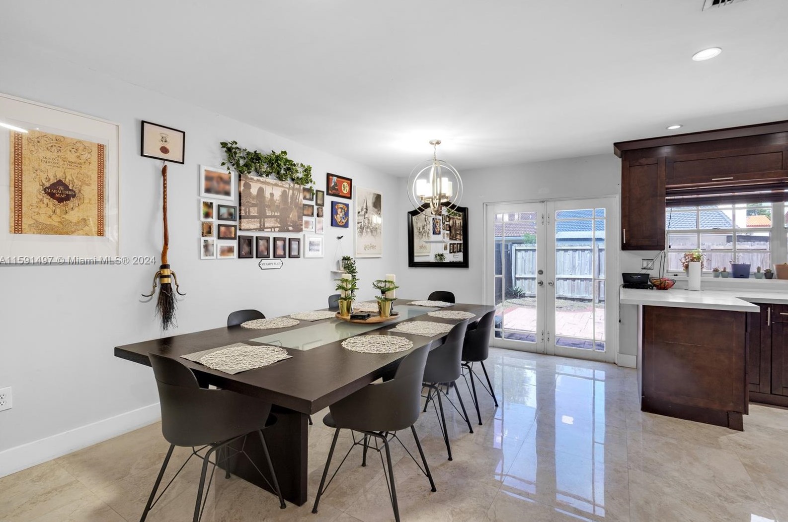 20020 Oakmont Cir, Hialeah FL  33015-2045 exterior