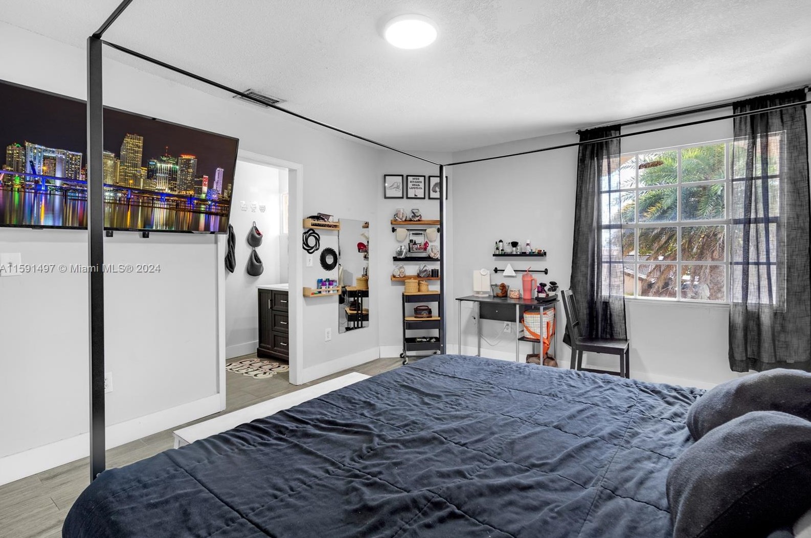 20020 Oakmont Cir, Hialeah FL  33015-2045 exterior