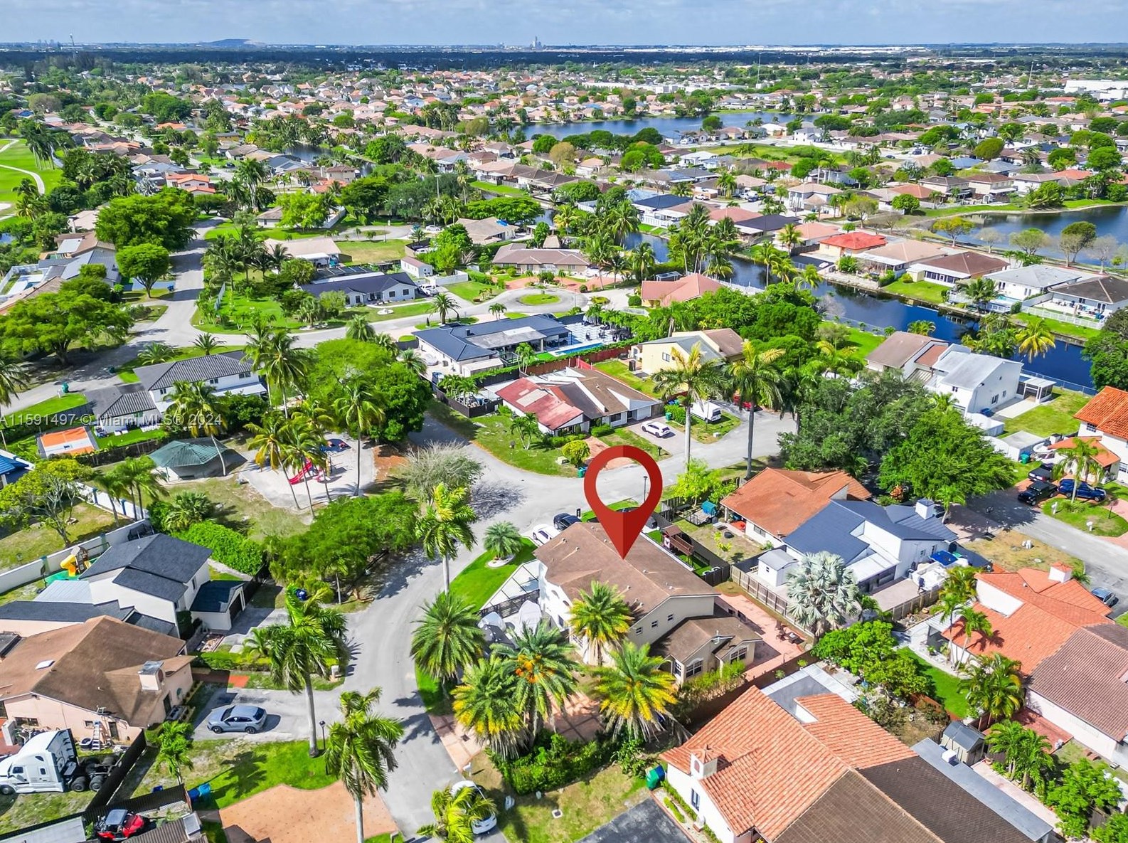 20020 Oakmont Cir, Hialeah FL  33015-2045 exterior