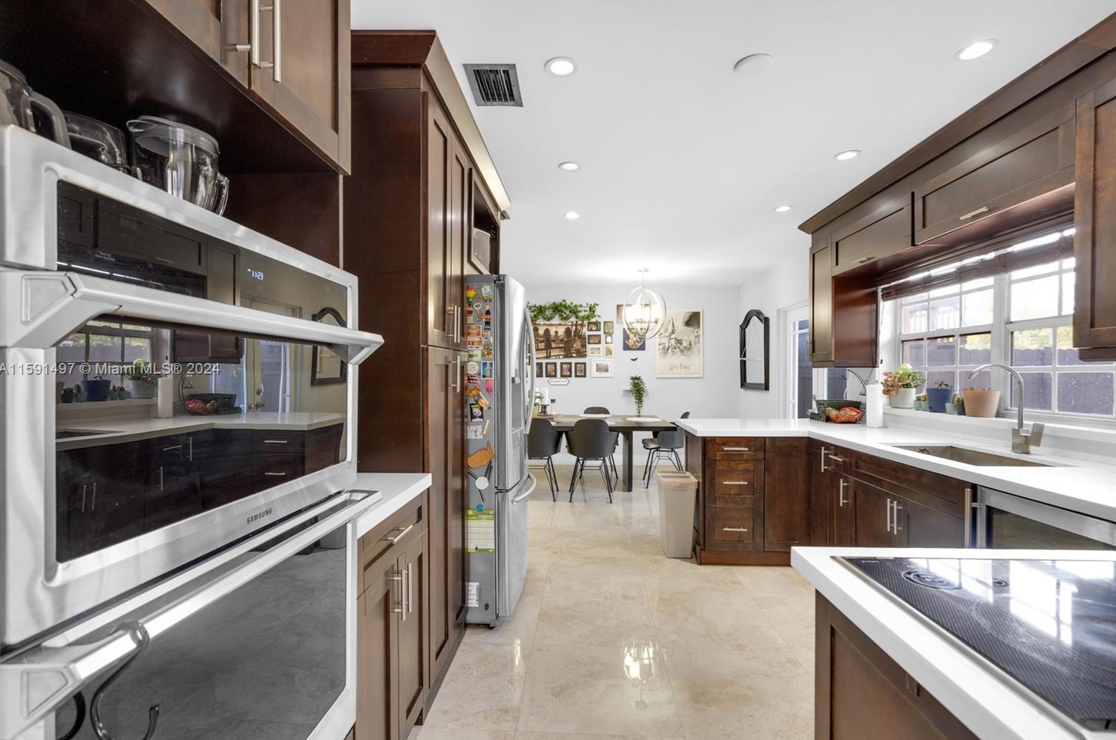 20020 Oakmont Cir, Hialeah FL  33015-2045 exterior