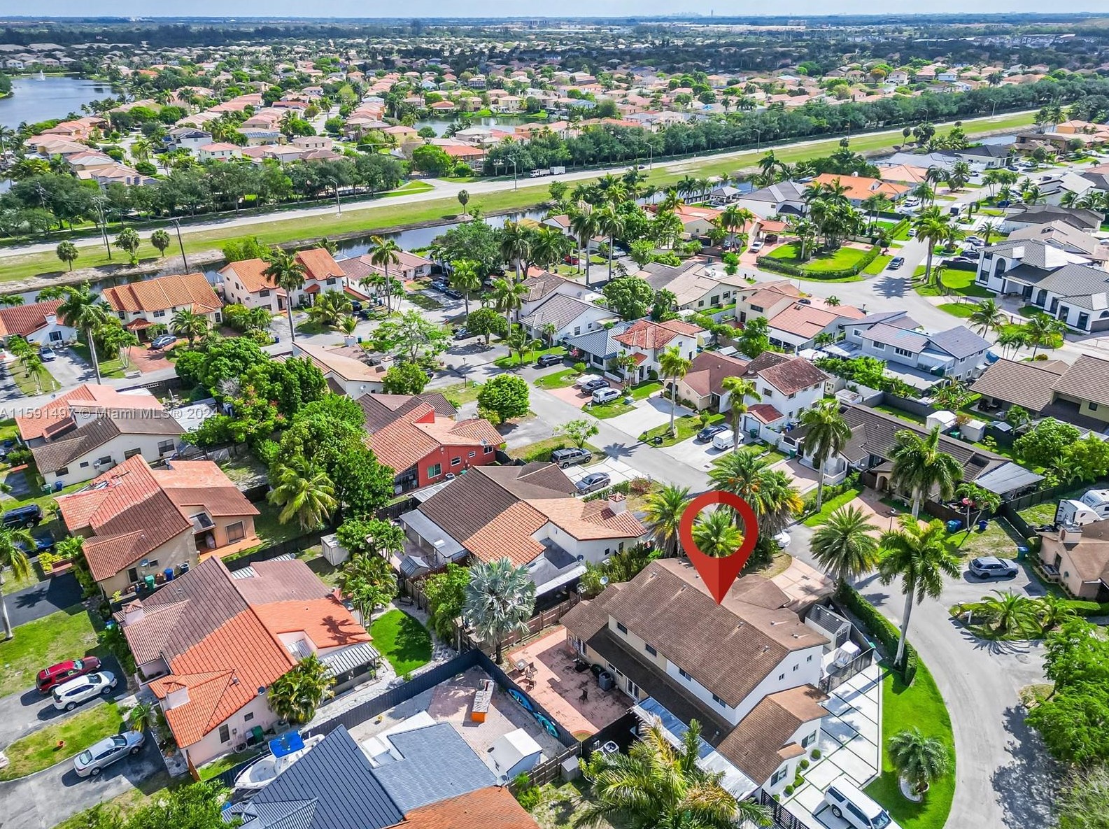 20020 Oakmont Cir, Hialeah FL  33015-2045 exterior