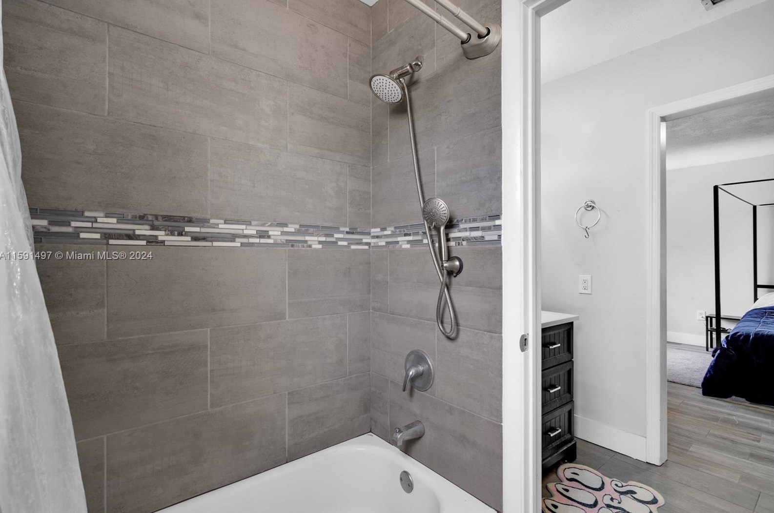 20020 Oakmont Cir, Hialeah FL  33015-2045 exterior