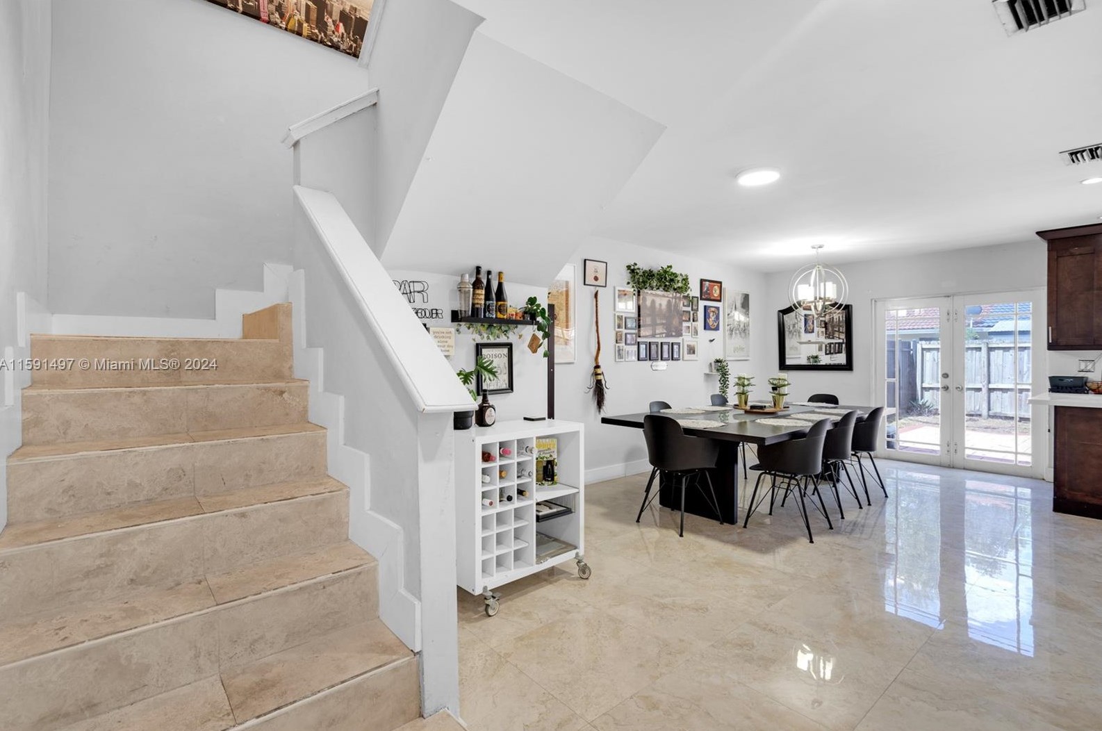 20020 Oakmont Cir, Hialeah FL  33015-2056 exterior