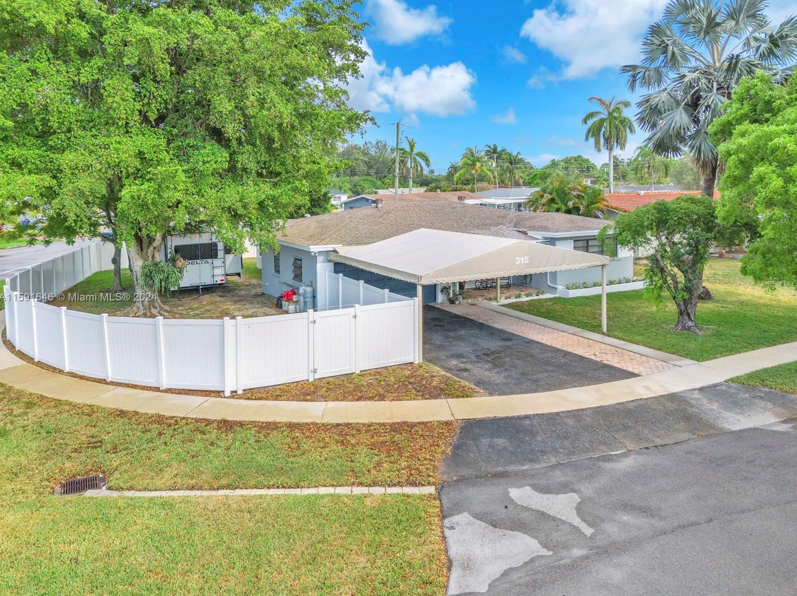 315 31 Ct, Hollywood FL 33021-5006 exterior