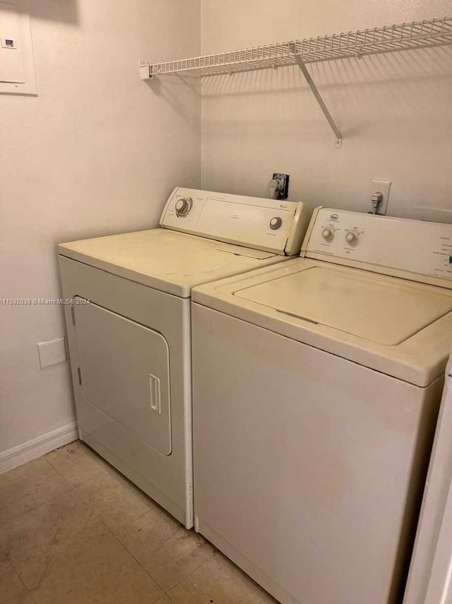 2457 Centergate Dr, Hollywood FL 33025-7226 exterior