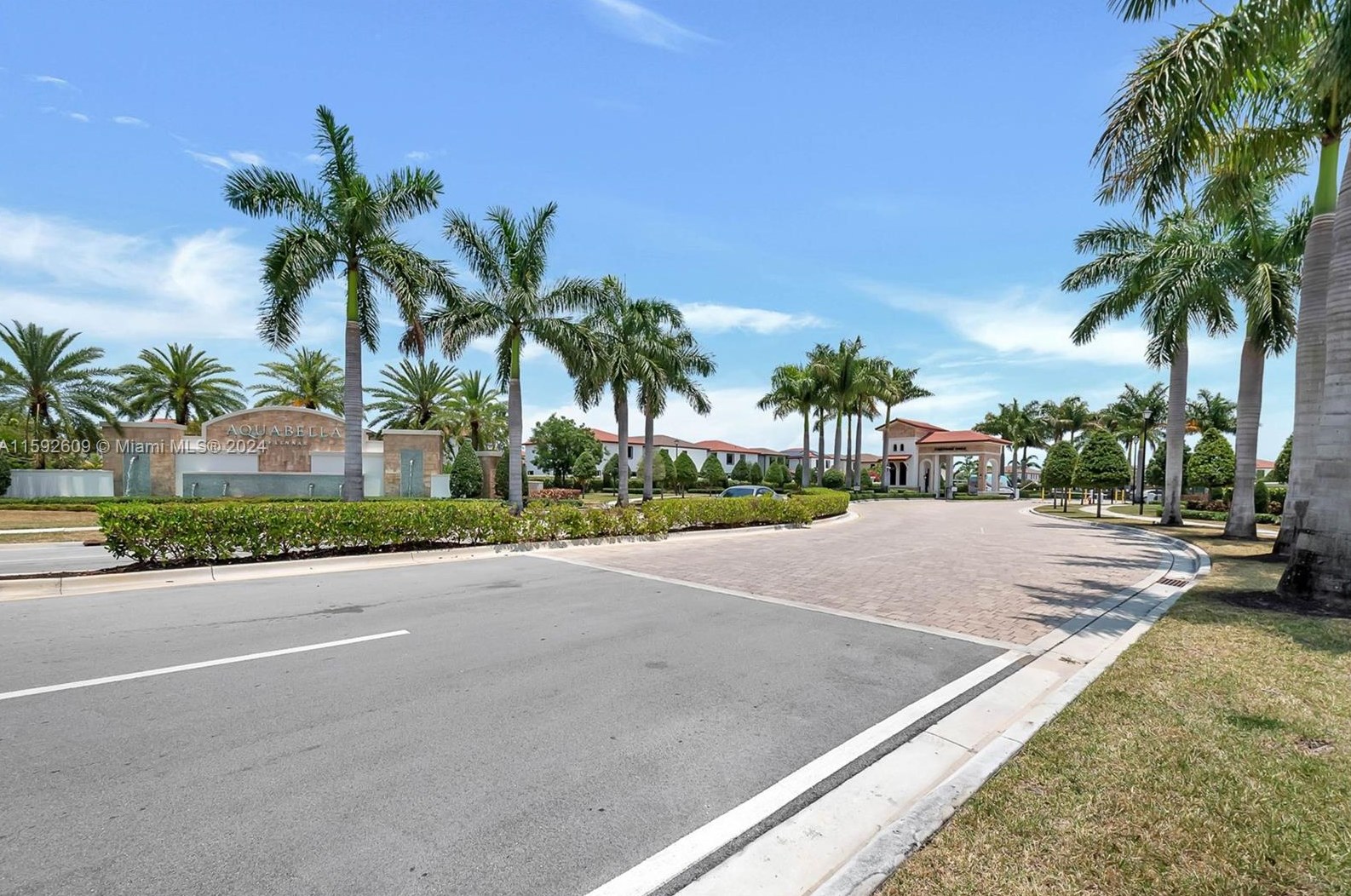 3265 106th Ter, Hialeah FL  33018-4603 exterior