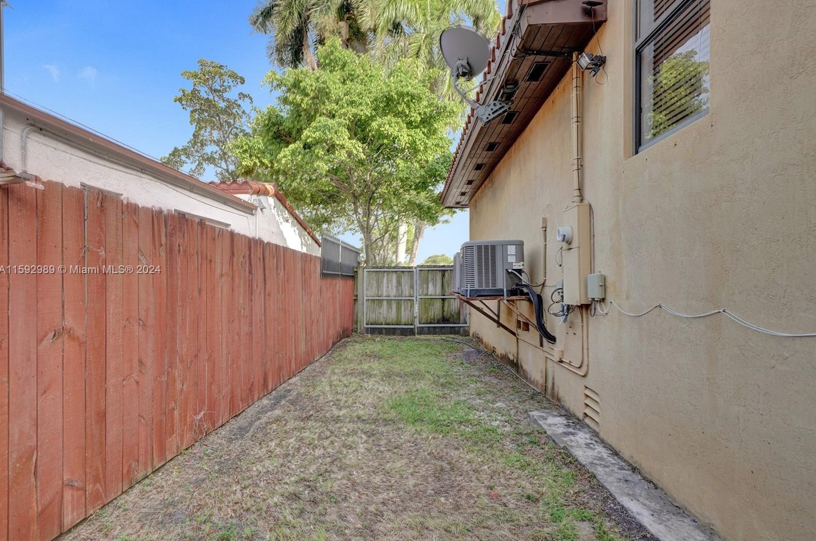 1411 Normandy Dr, Miami FL 33141-3614 exterior