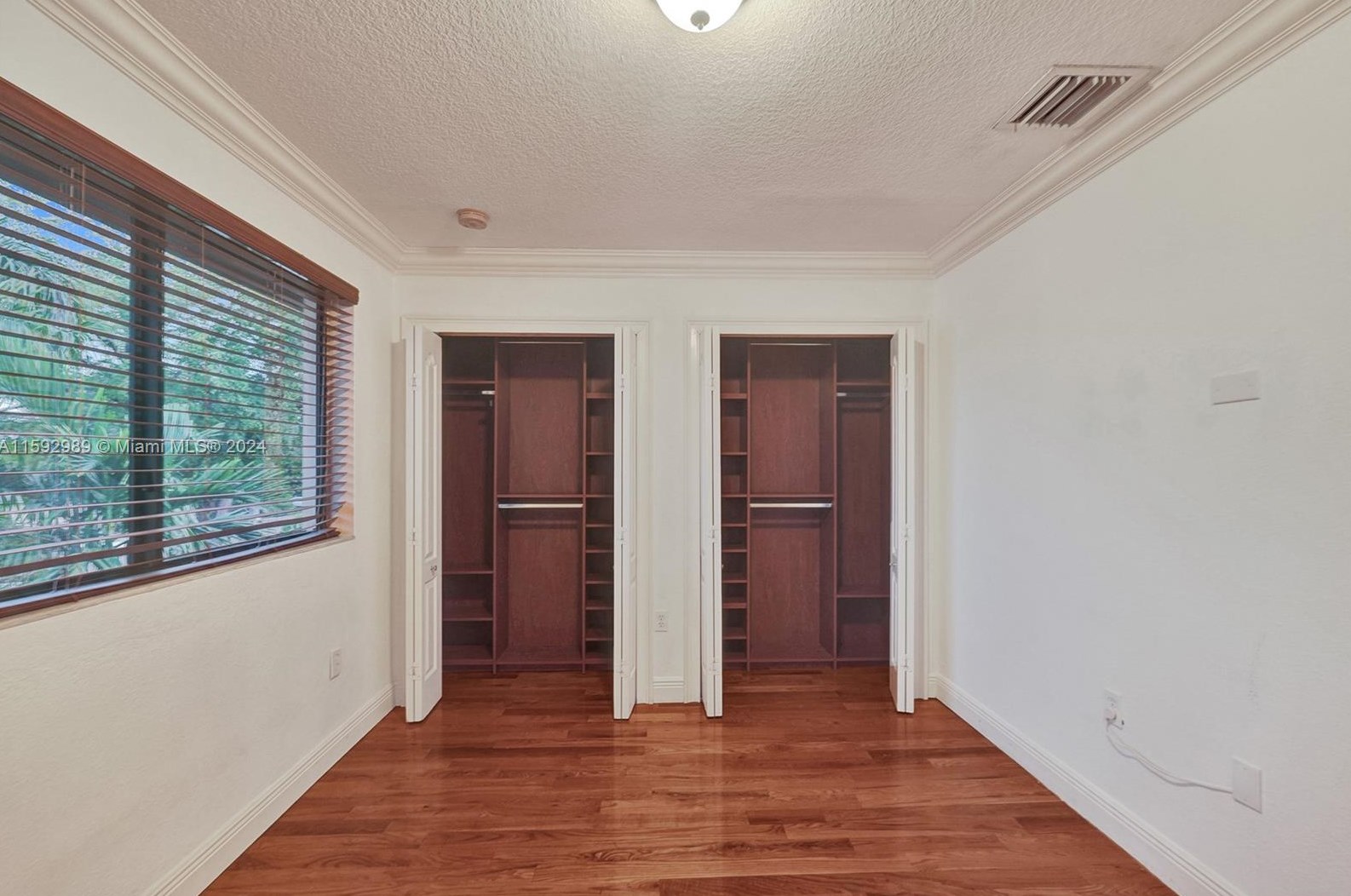 1411 Normandy Dr, Miami FL 33141-3614 exterior