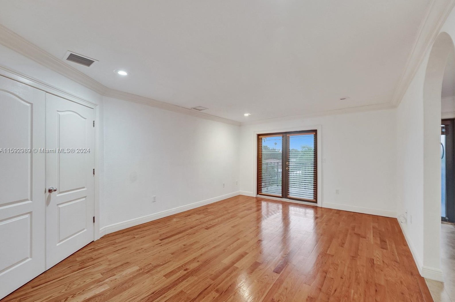 1411 Normandy Dr, Miami FL 33141-3614 exterior