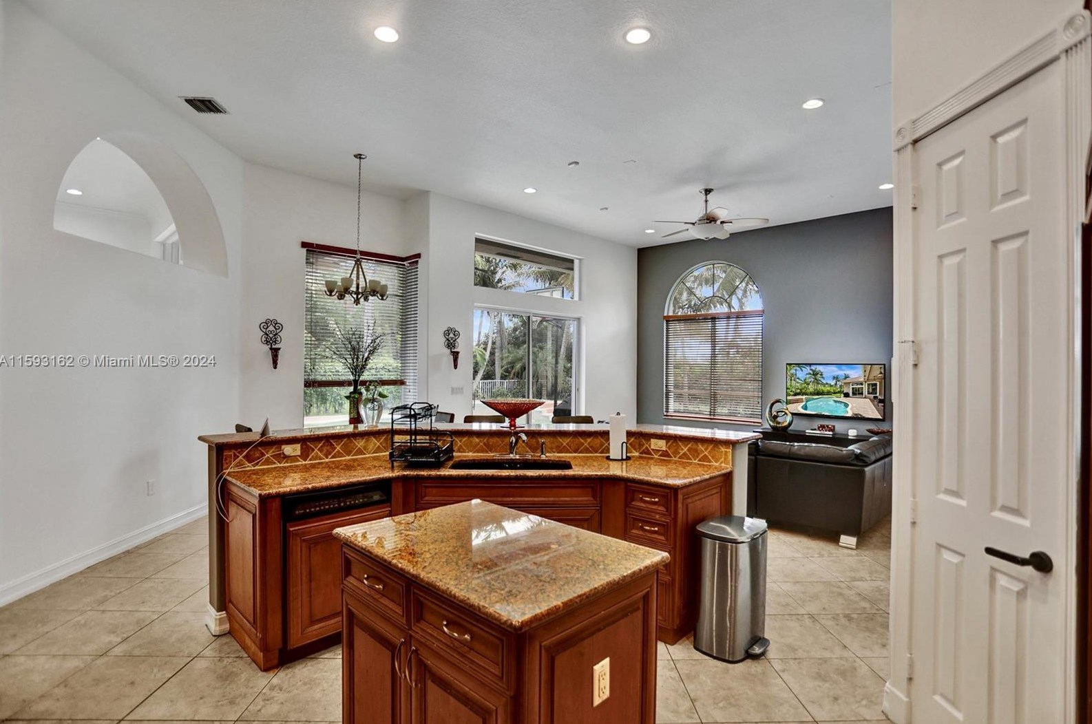 1261 137 Ave, Hollywood FL 33027-5905 exterior