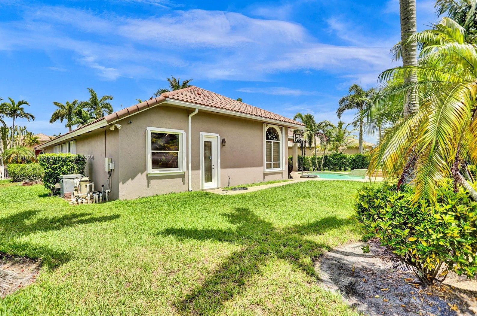 1261 137 Ave, Hollywood FL 33027-5905 exterior