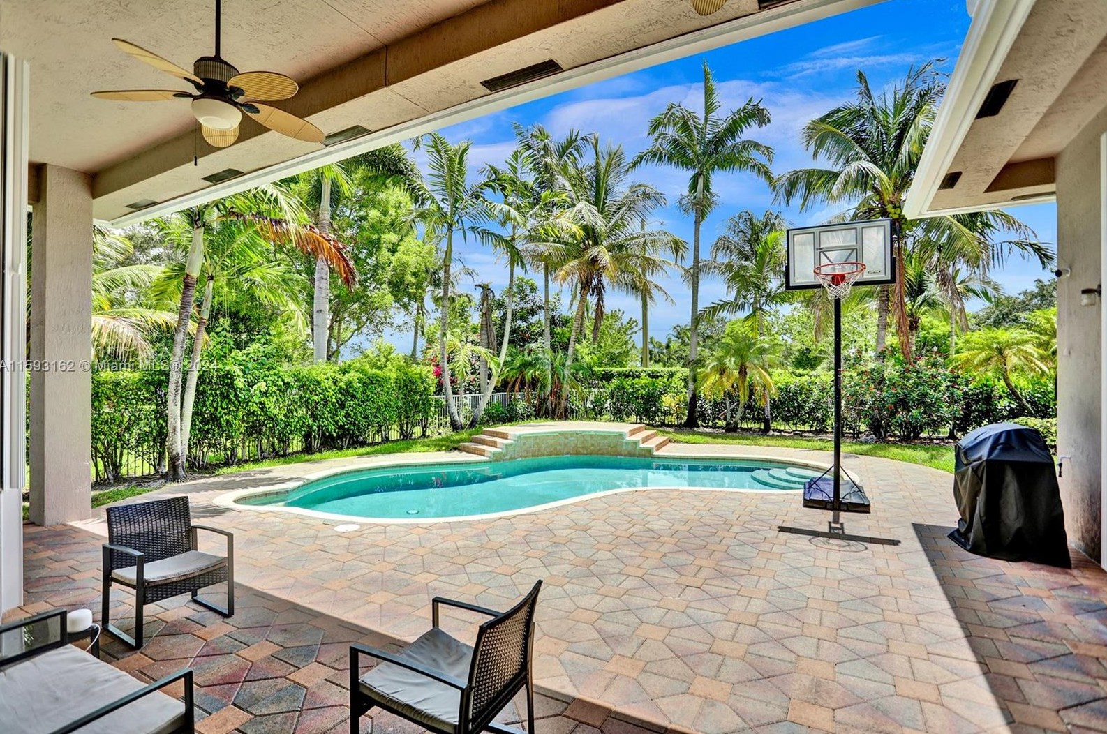 1261 137 Ave, Hollywood FL 33027-5905 exterior