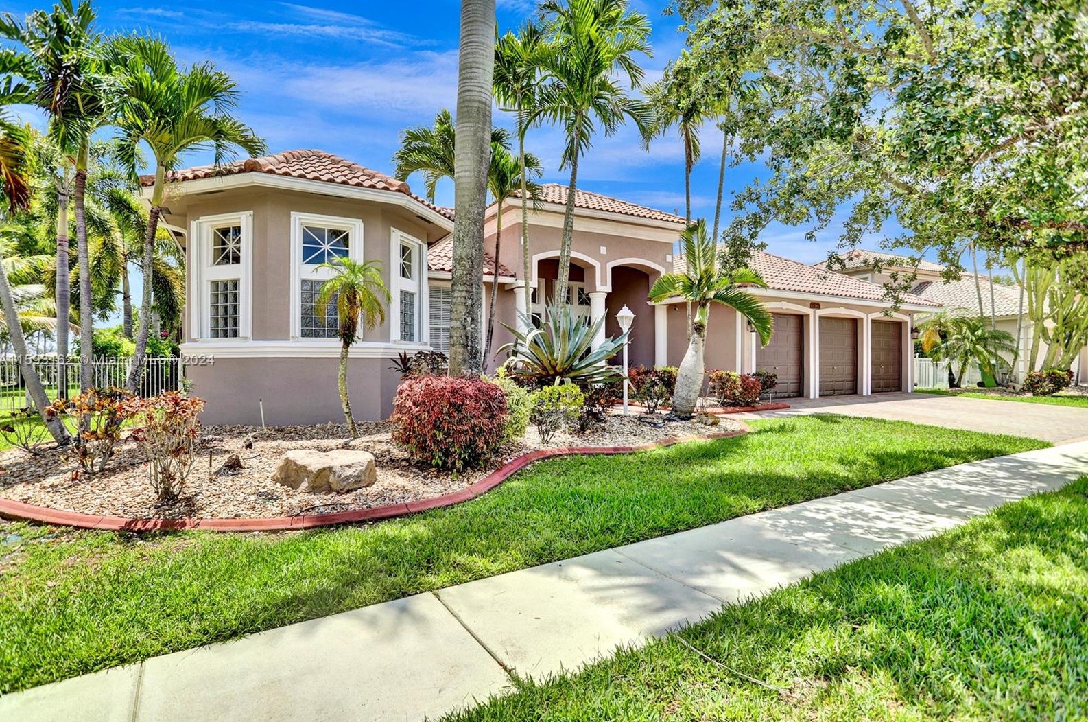 1261 137 Ave, Hollywood FL 33027-5905 exterior