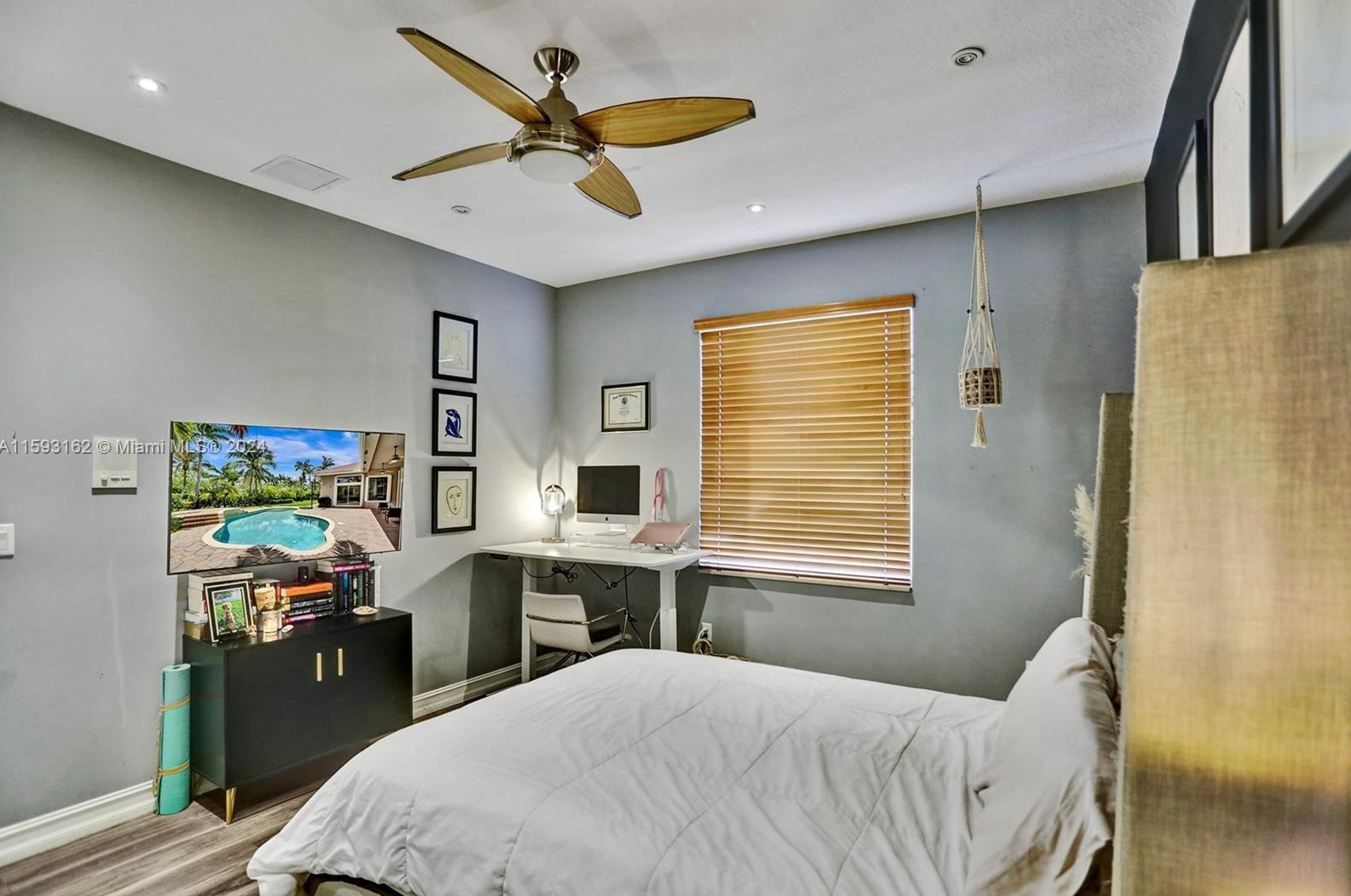 1261 137 Ave, Hollywood FL 33027-5905 exterior