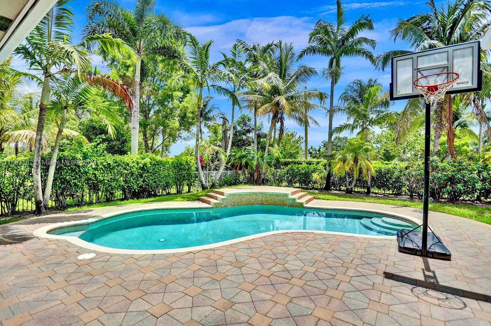 1261 137 Ave, Hollywood FL 33027-5905 exterior