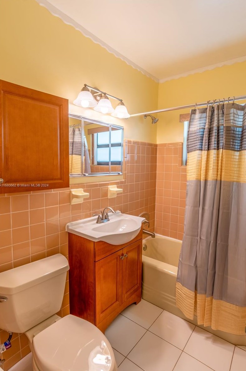 717 162 St, Miami FL 33157-3738 exterior