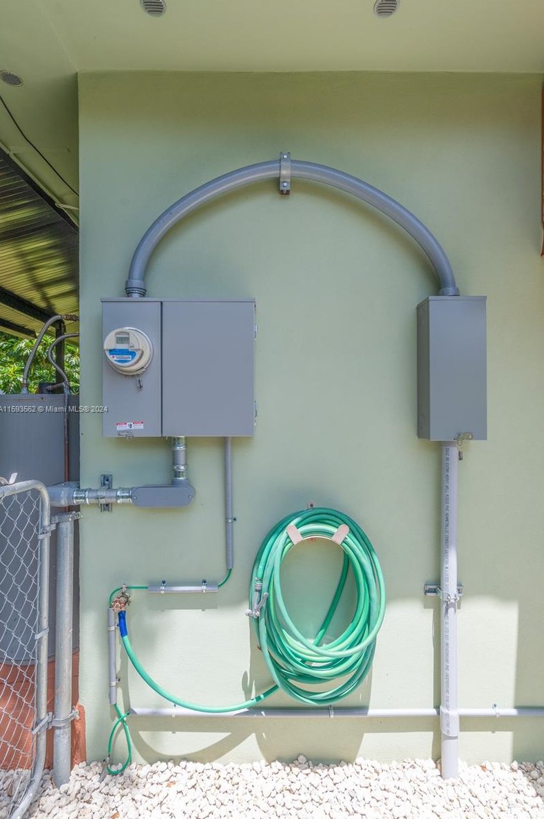 717 162 St, Miami FL 33157-3738 exterior