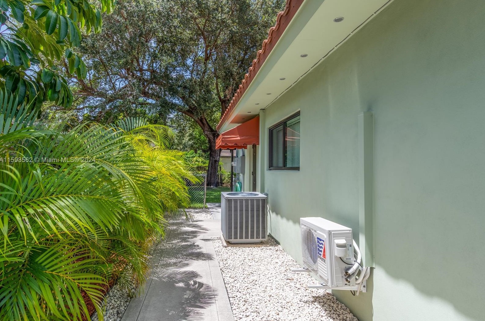 717 162 St, Miami FL 33157-3738 exterior