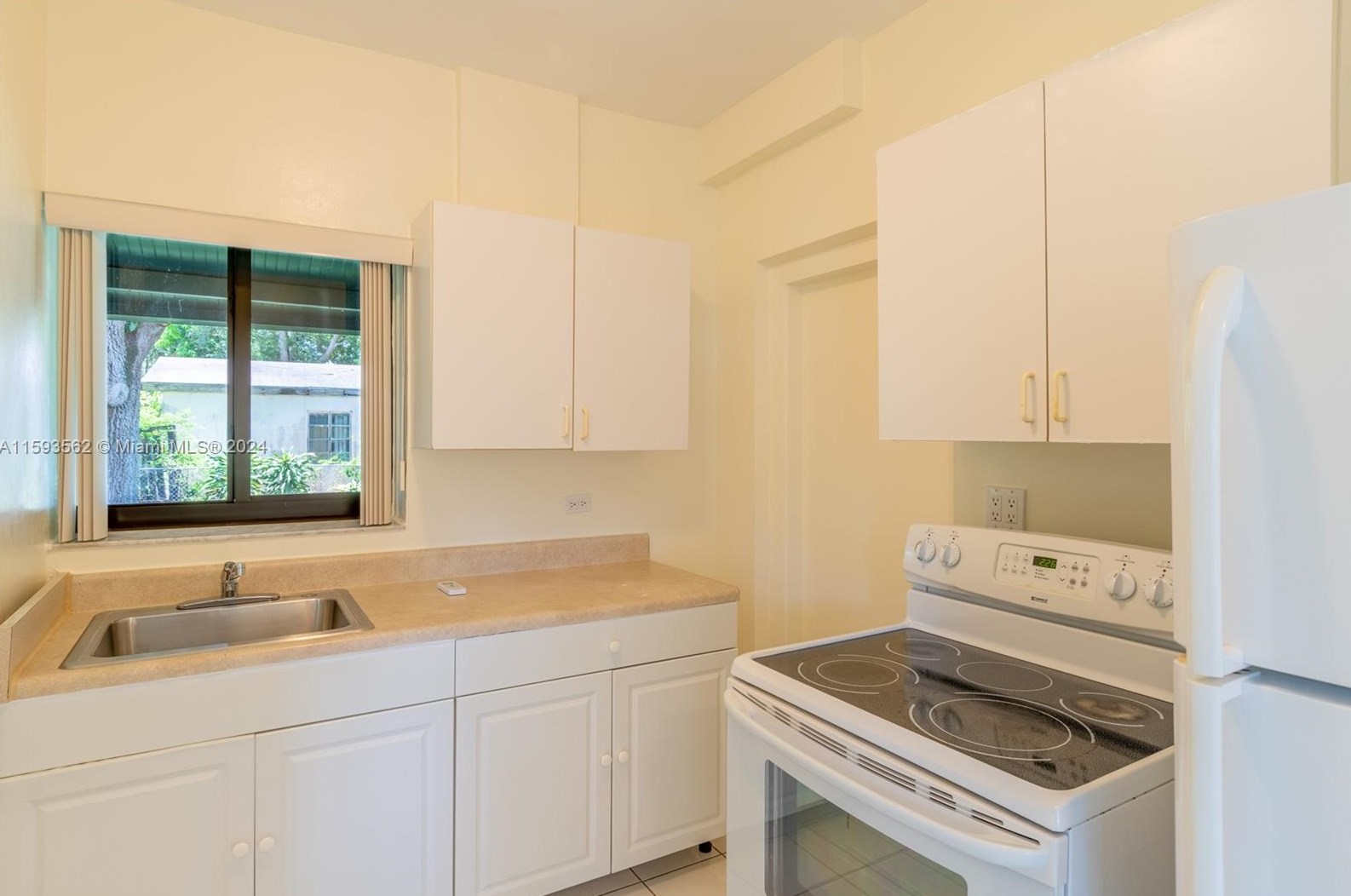 717 162 St, Miami FL 33157-3738 exterior