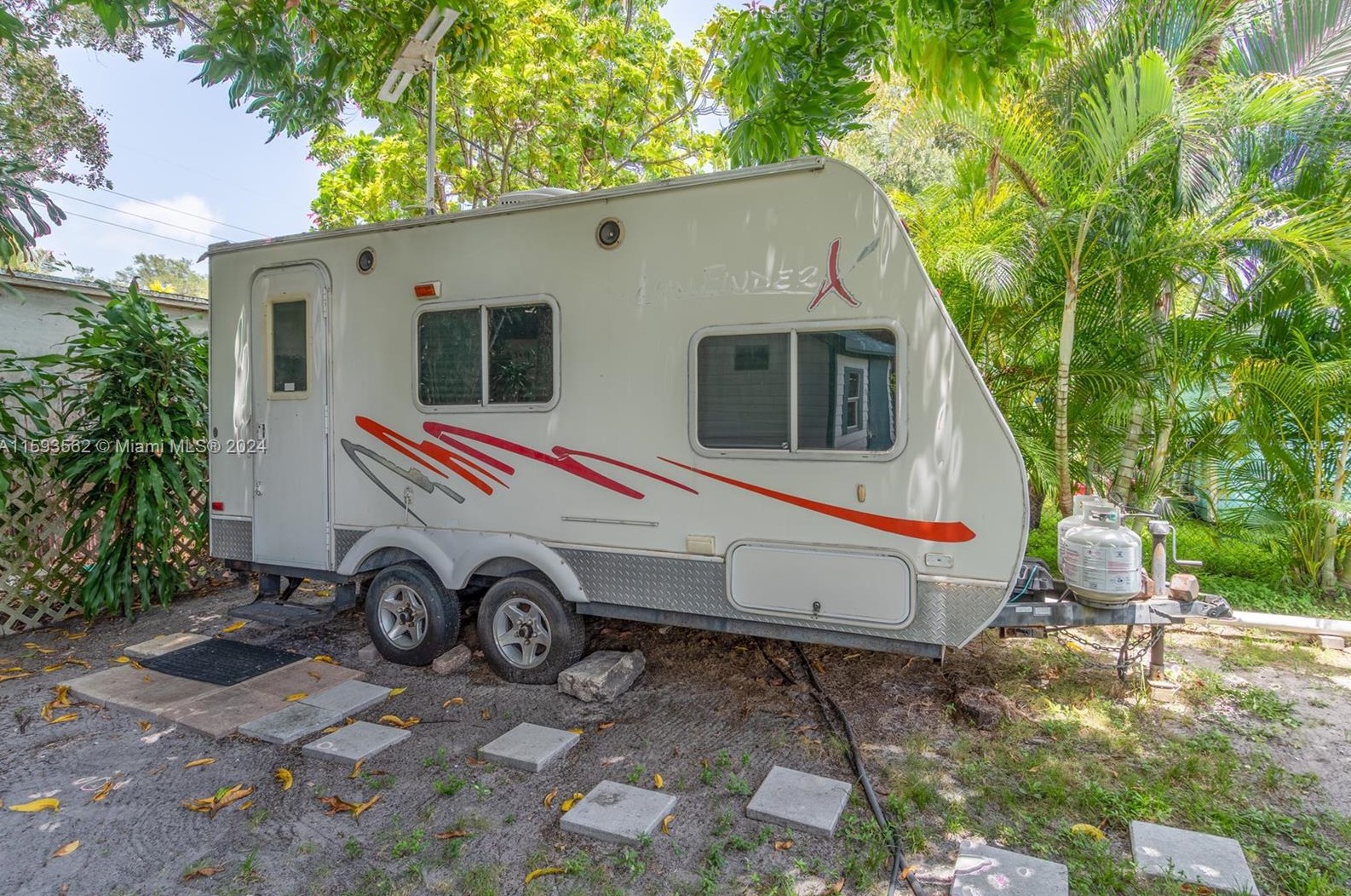 717 162 St, Miami FL 33157-3738 exterior