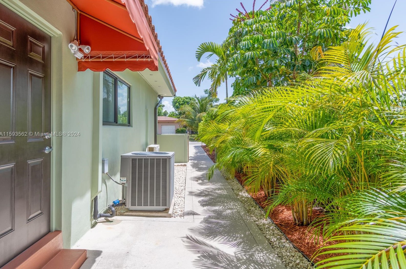 717 162 St, Miami FL 33157-3738 exterior