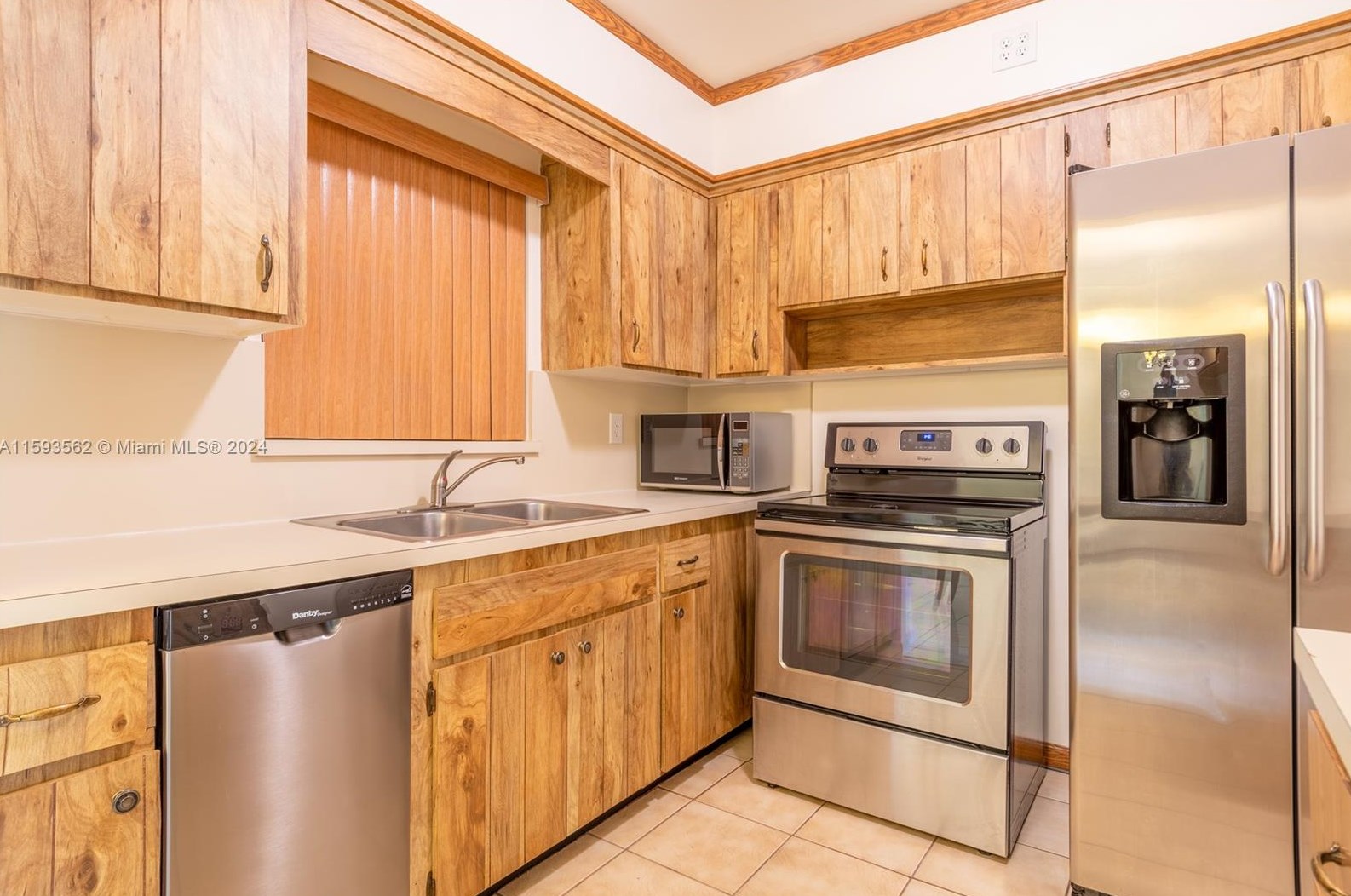 717 162 St, Miami FL 33157-3738 exterior