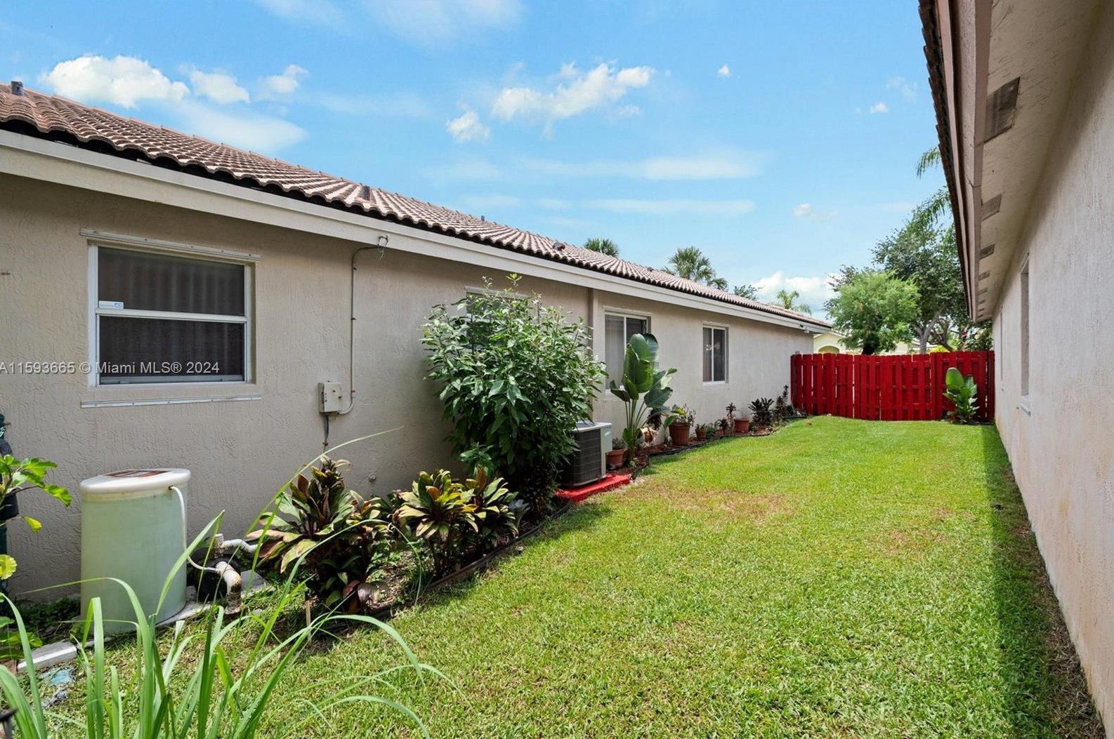 201 203 Ave, Hollywood FL  33029-3415 exterior