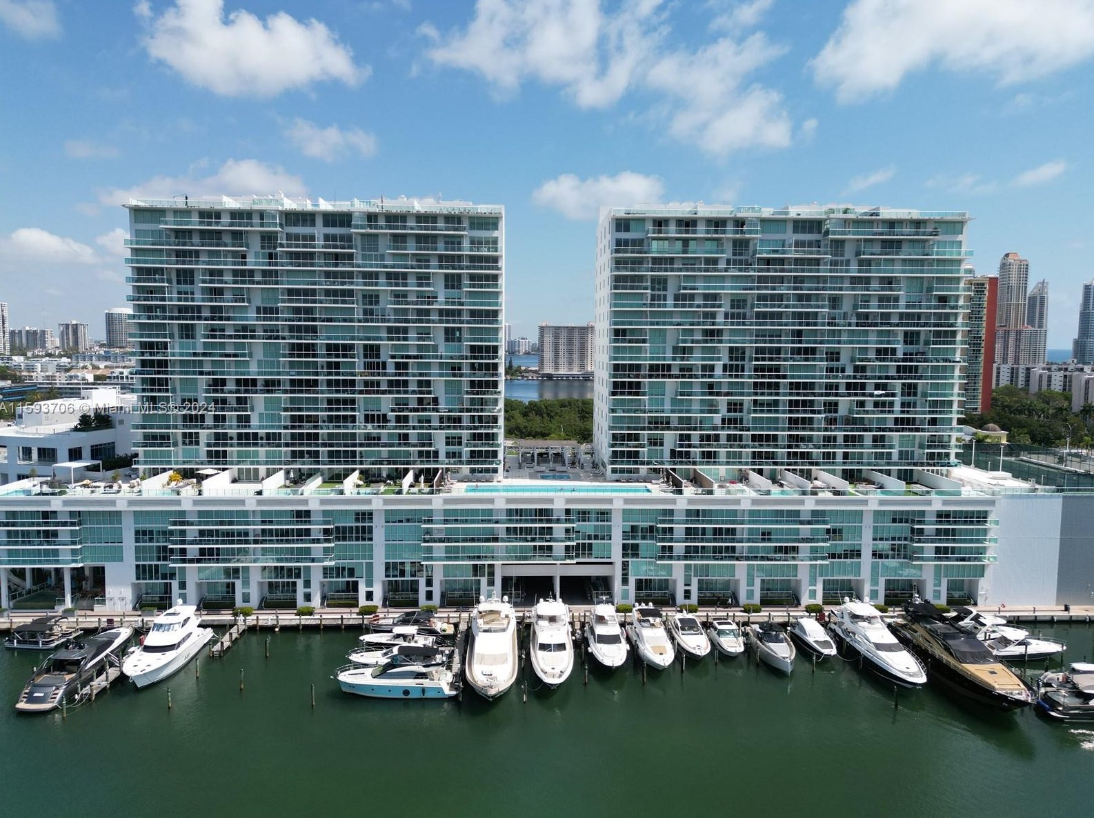 400 Sunny Isles Blvd, Miami FL 33160-4212 exterior