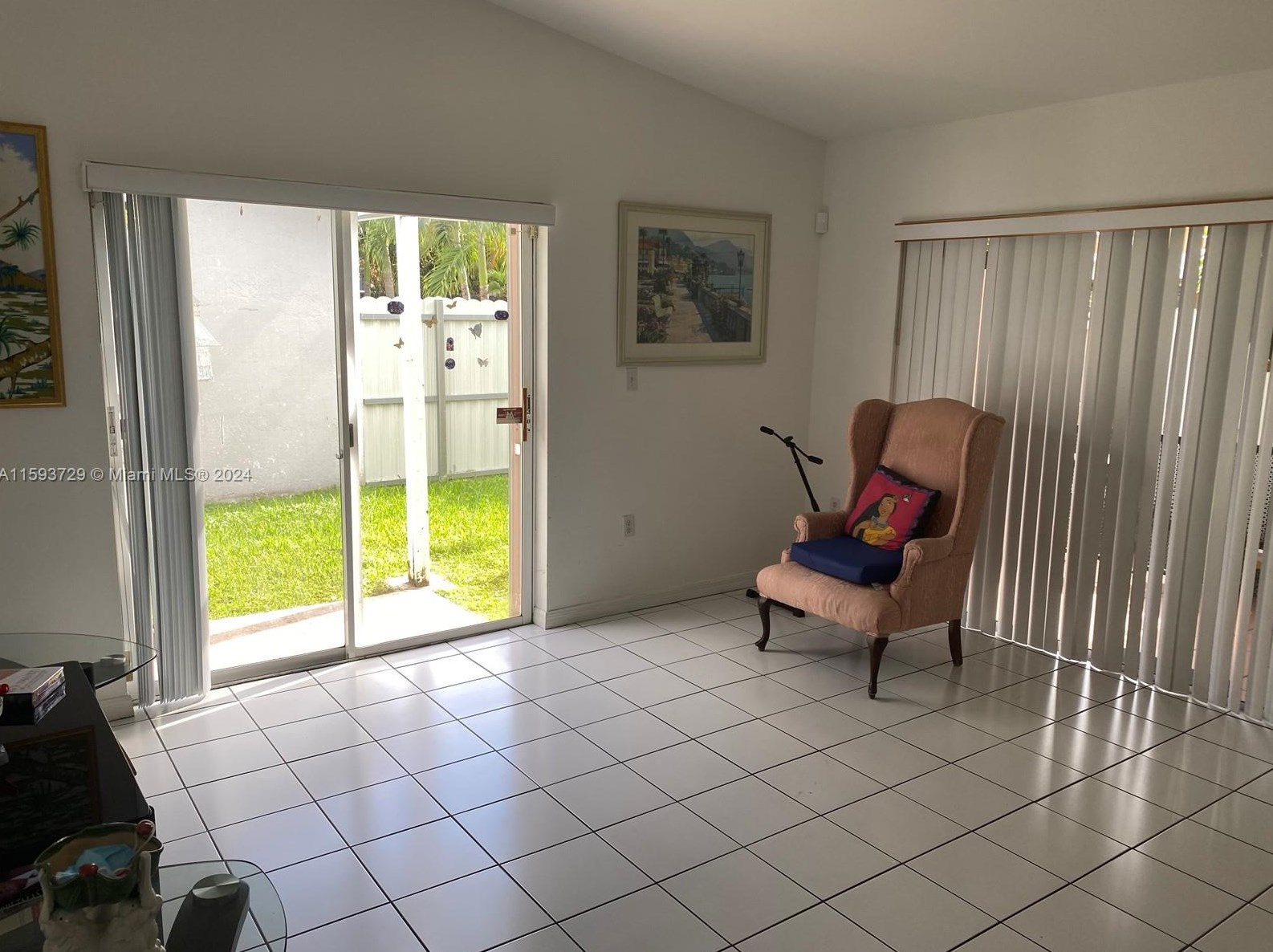 1938 137th Ct, Miami FL  33175-1092 exterior