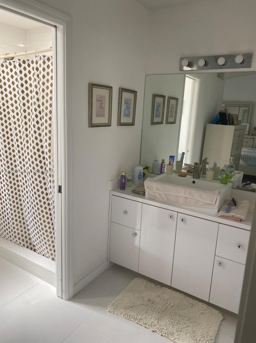 1938 137th Ct, Miami FL  33175-1092 exterior