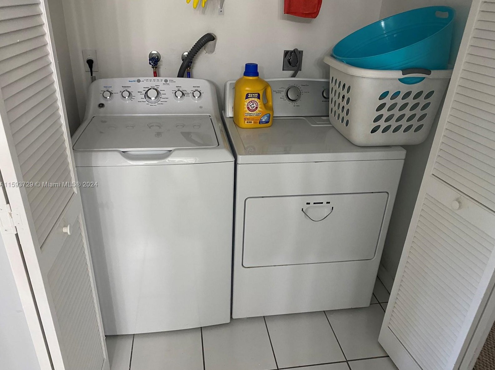 1938 137th Ct, Miami FL  33175-1092 exterior