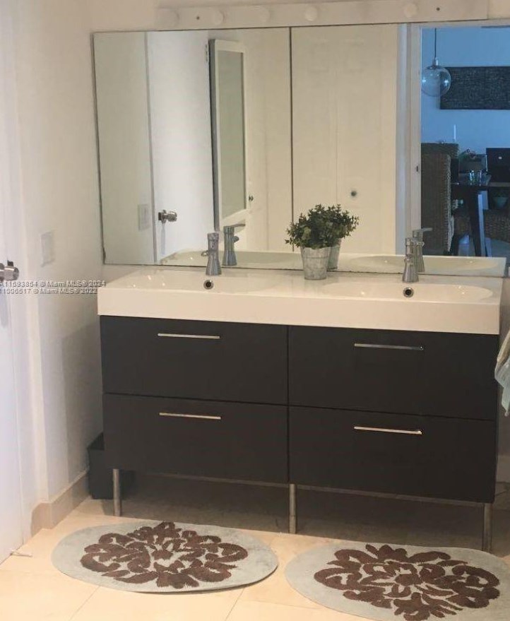 100 Bayview Dr, Miami FL 33160-4772 exterior