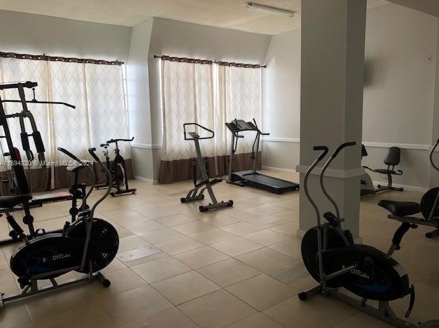 2025 164th St, Miami FL  33162-4154 exterior