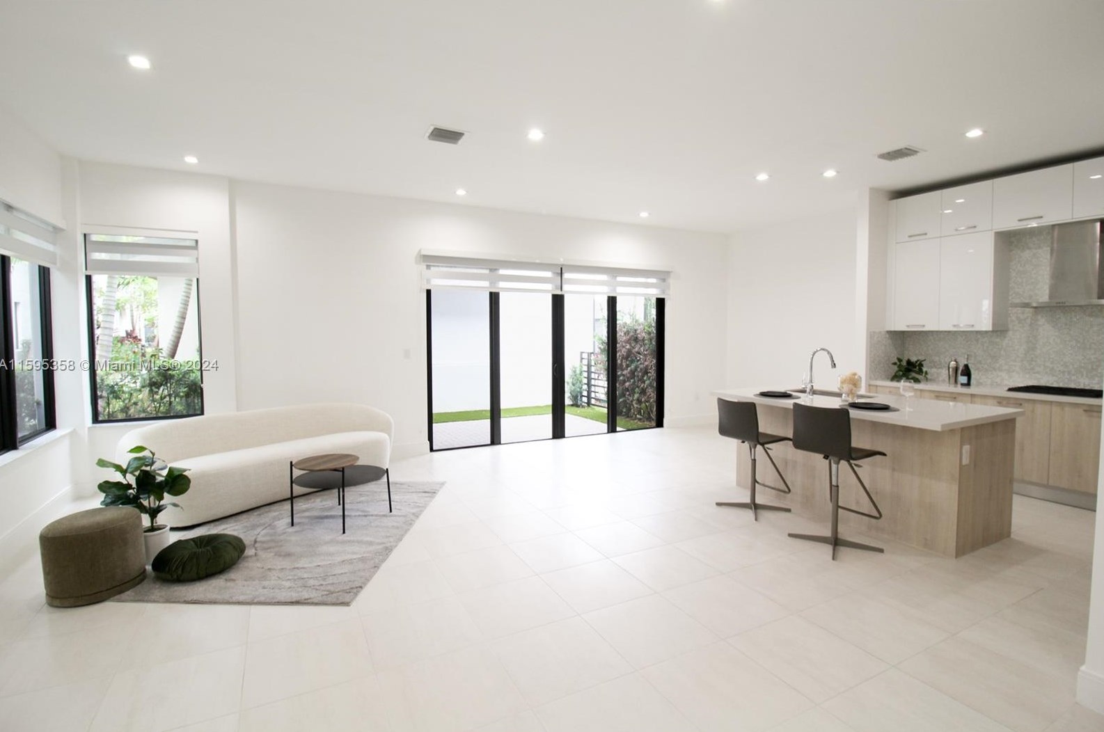 8208 44 Ter, Miami FL 33185 exterior