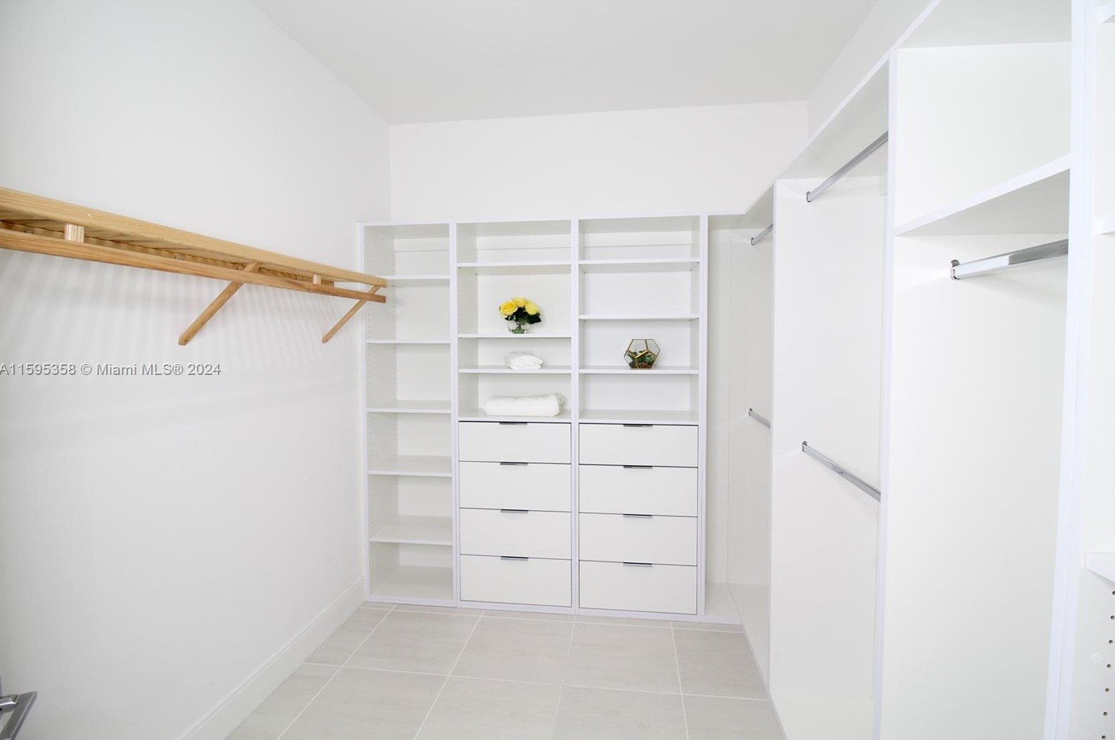 8208 44 Ter, Miami FL 33185 exterior